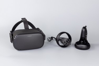 Oculus Quest 1.jpg